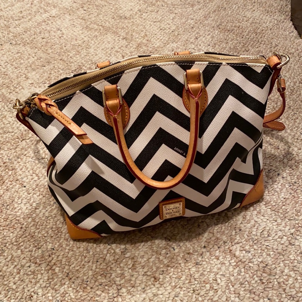 Sale🎉🎉🎉 Dooney and Bourke